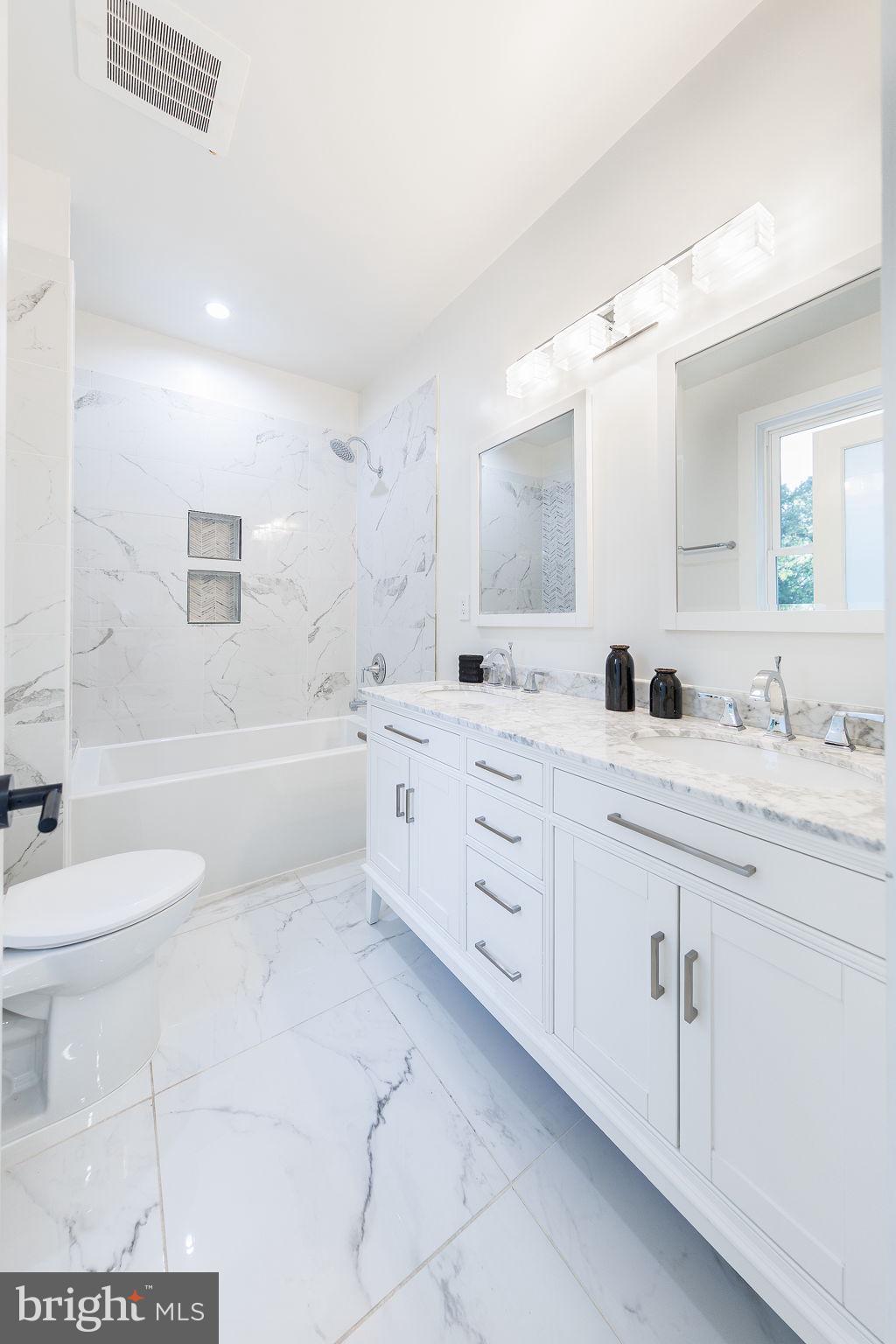 2806 FRANKLIN STREET NE