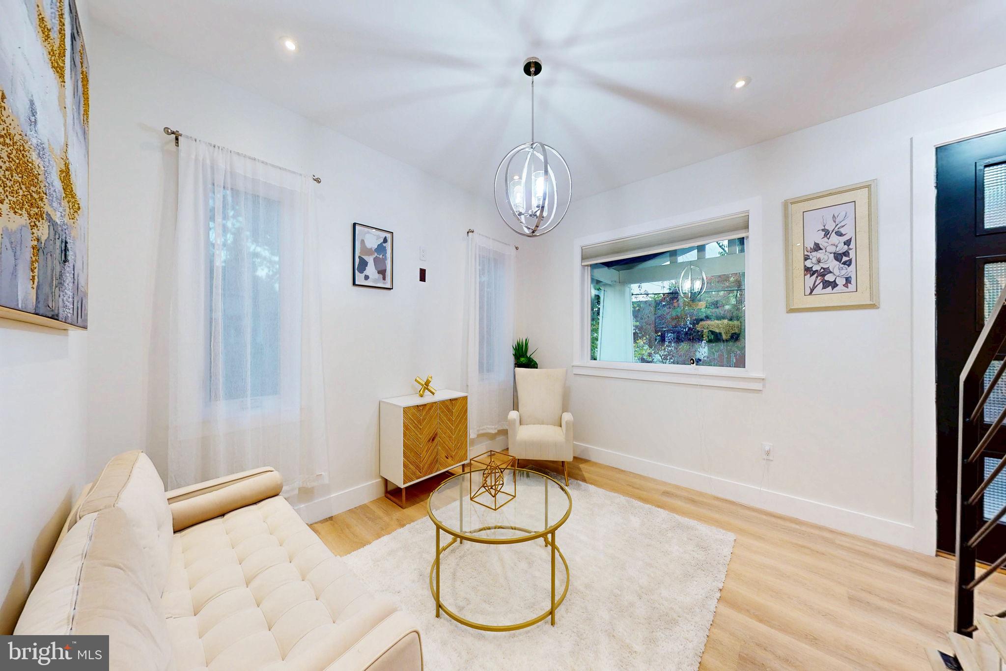 2806 FRANKLIN STREET NE