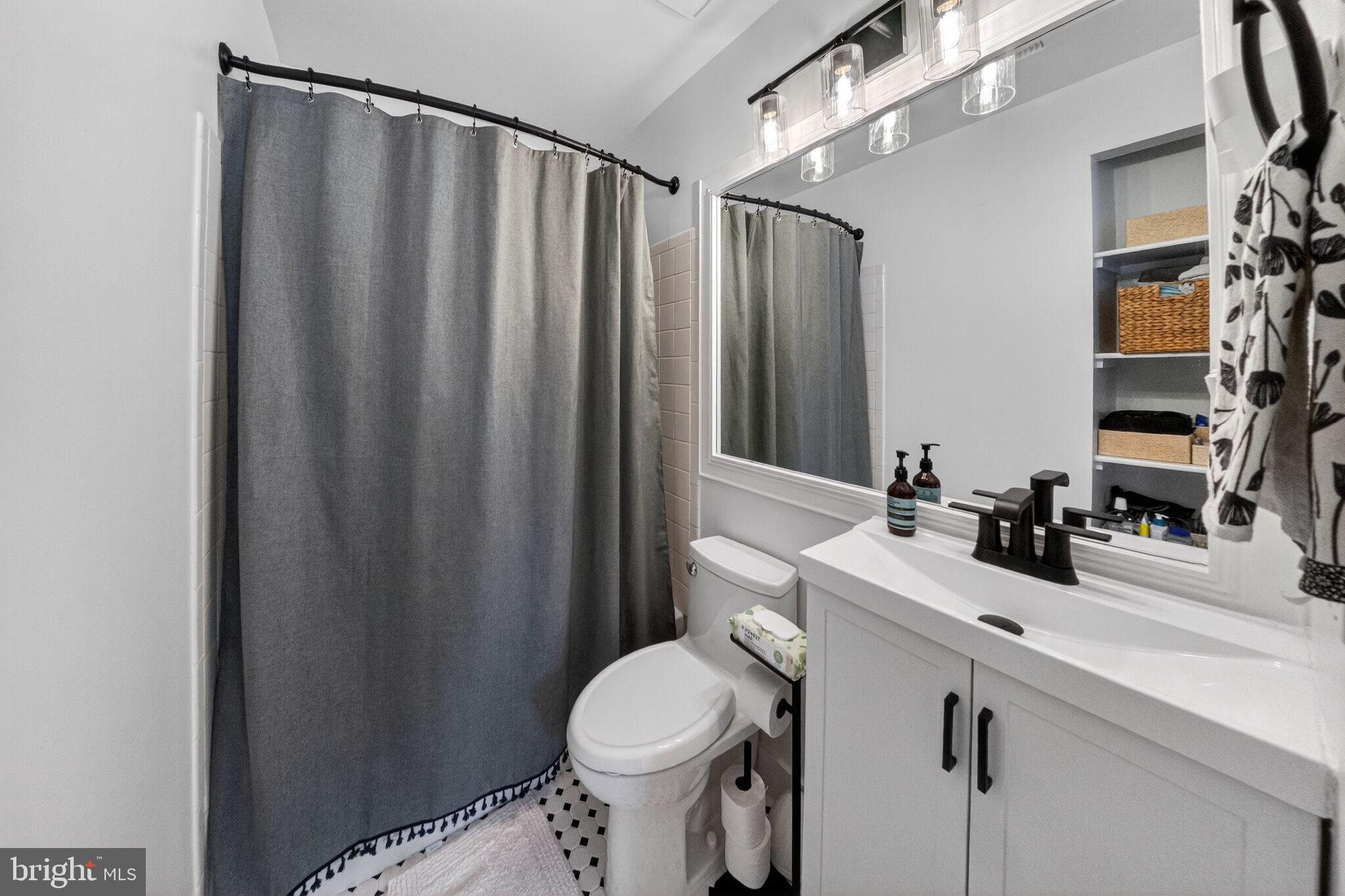 1218 PERRY STREET NE 201