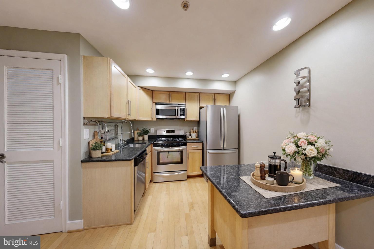 6 RHODE ISLAND AVENUE NW 2