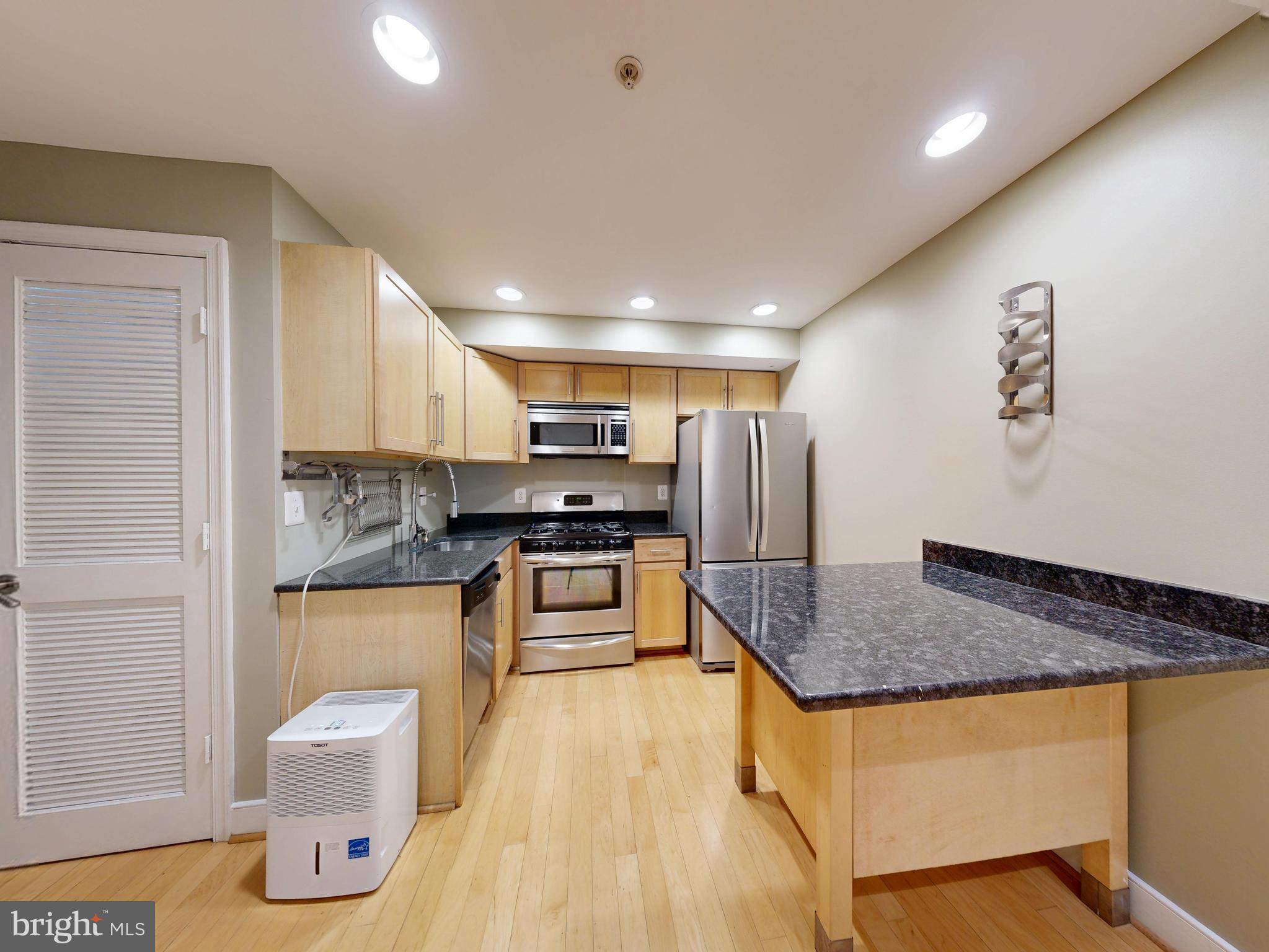 6 RHODE ISLAND AVENUE NW 2