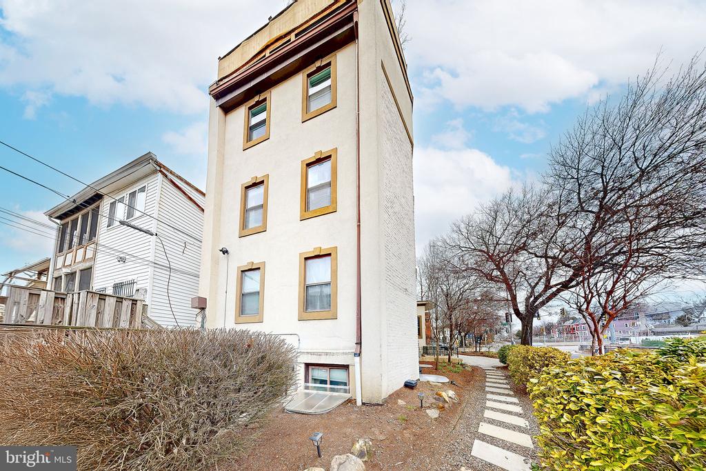 6 RHODE ISLAND AVENUE NW 2