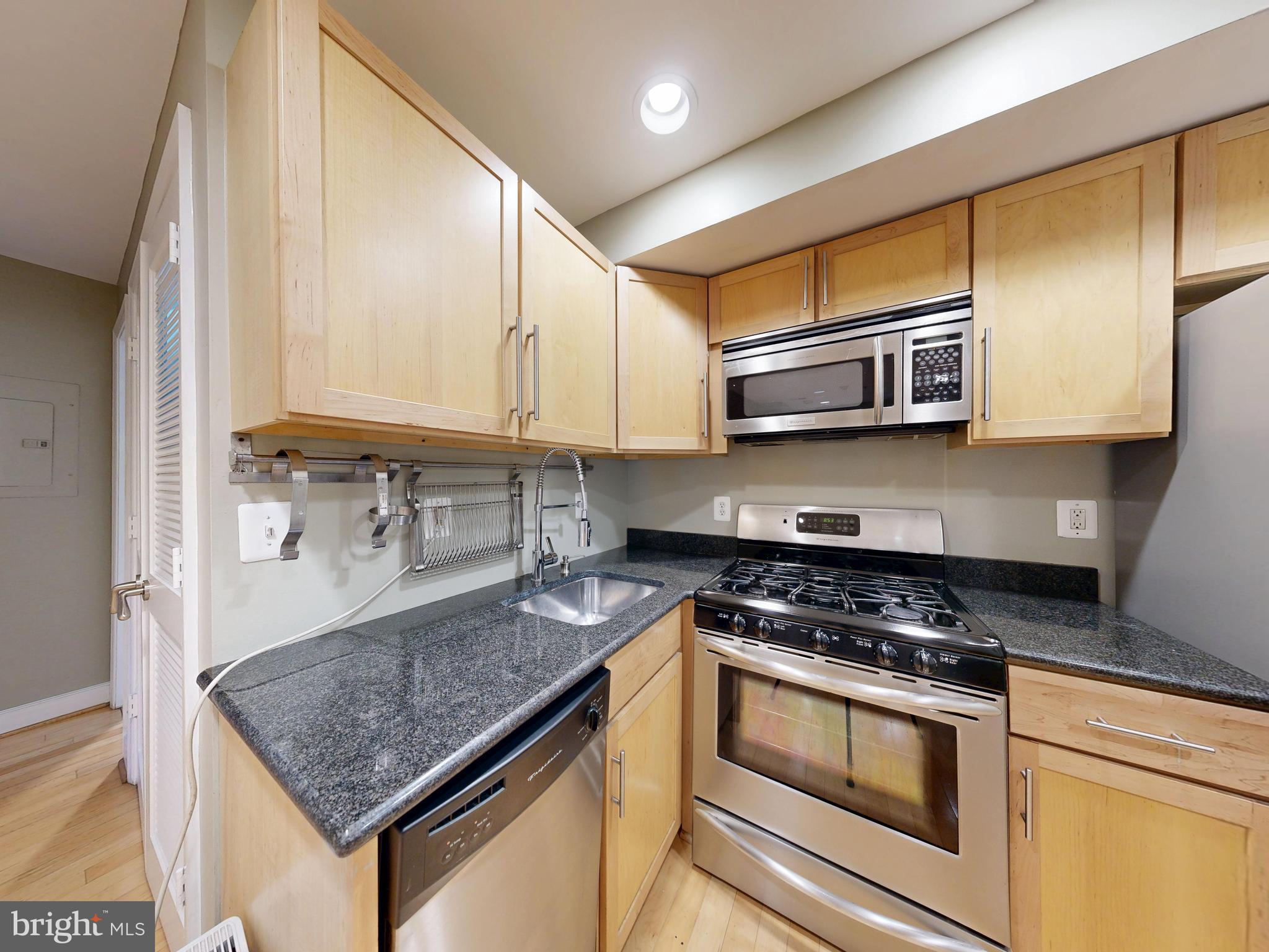 6 RHODE ISLAND AVENUE NW 2