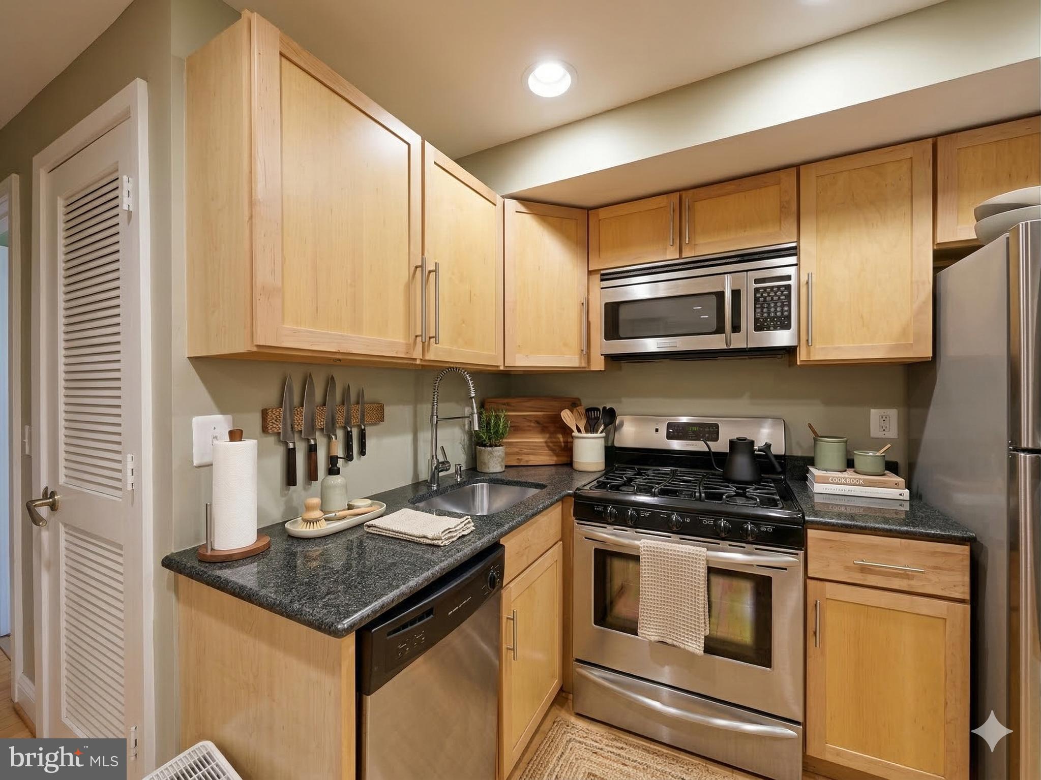 6 RHODE ISLAND AVENUE NW 2