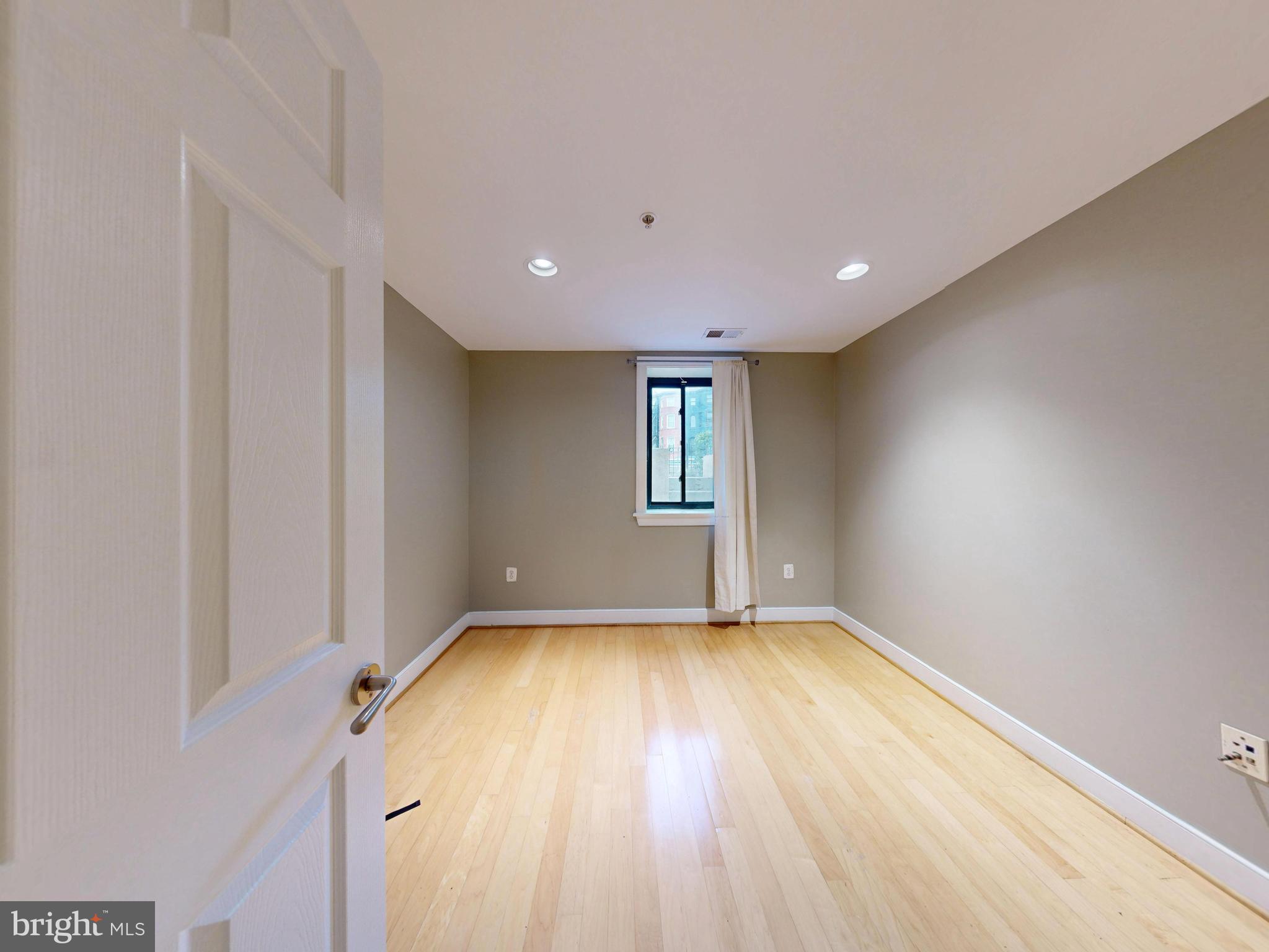 6 RHODE ISLAND AVENUE NW 2