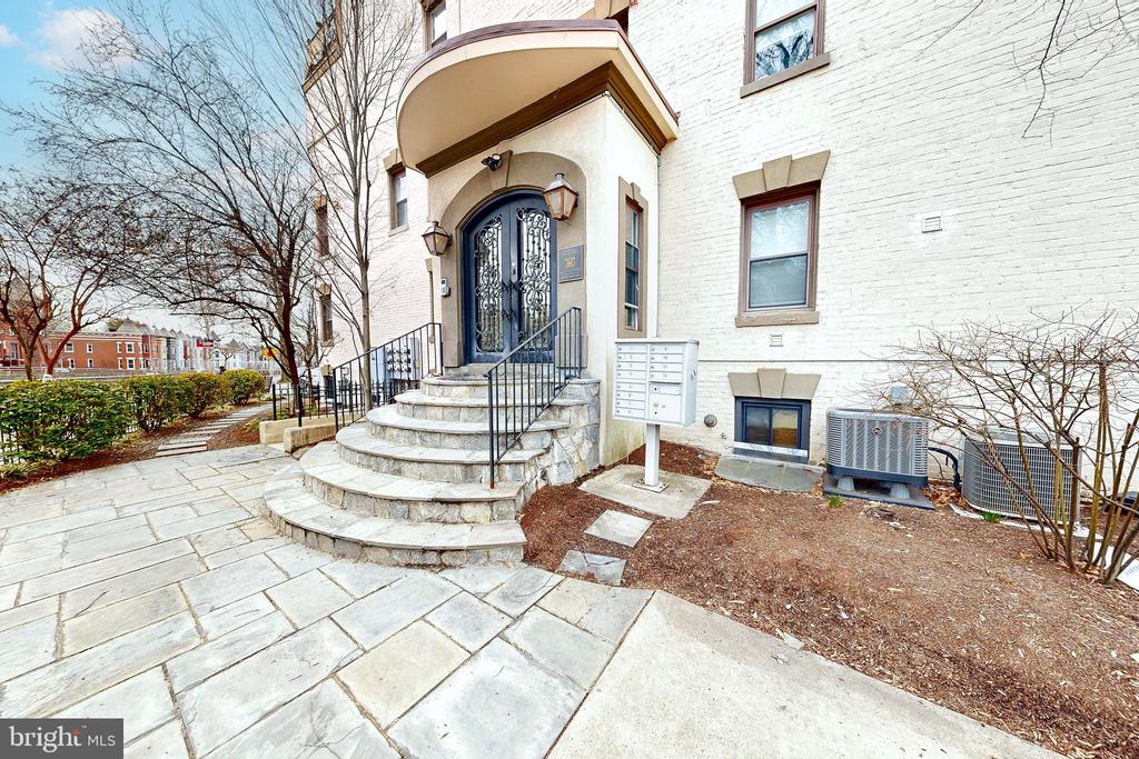 6 RHODE ISLAND AVENUE NW 2