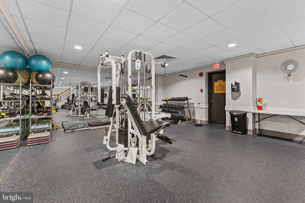 1099 22ND STREET NW 807
