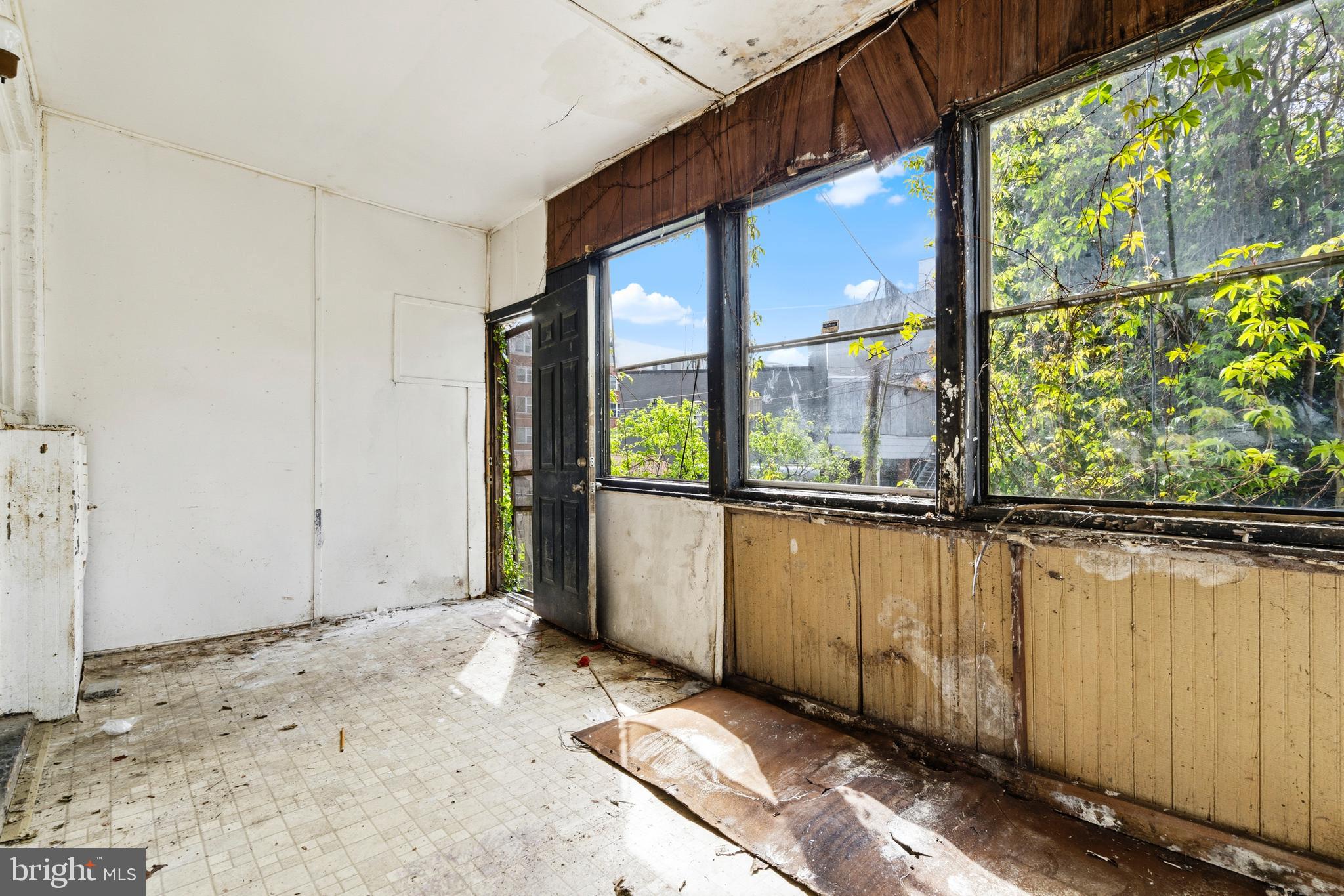 325 BRYANT STREET NE