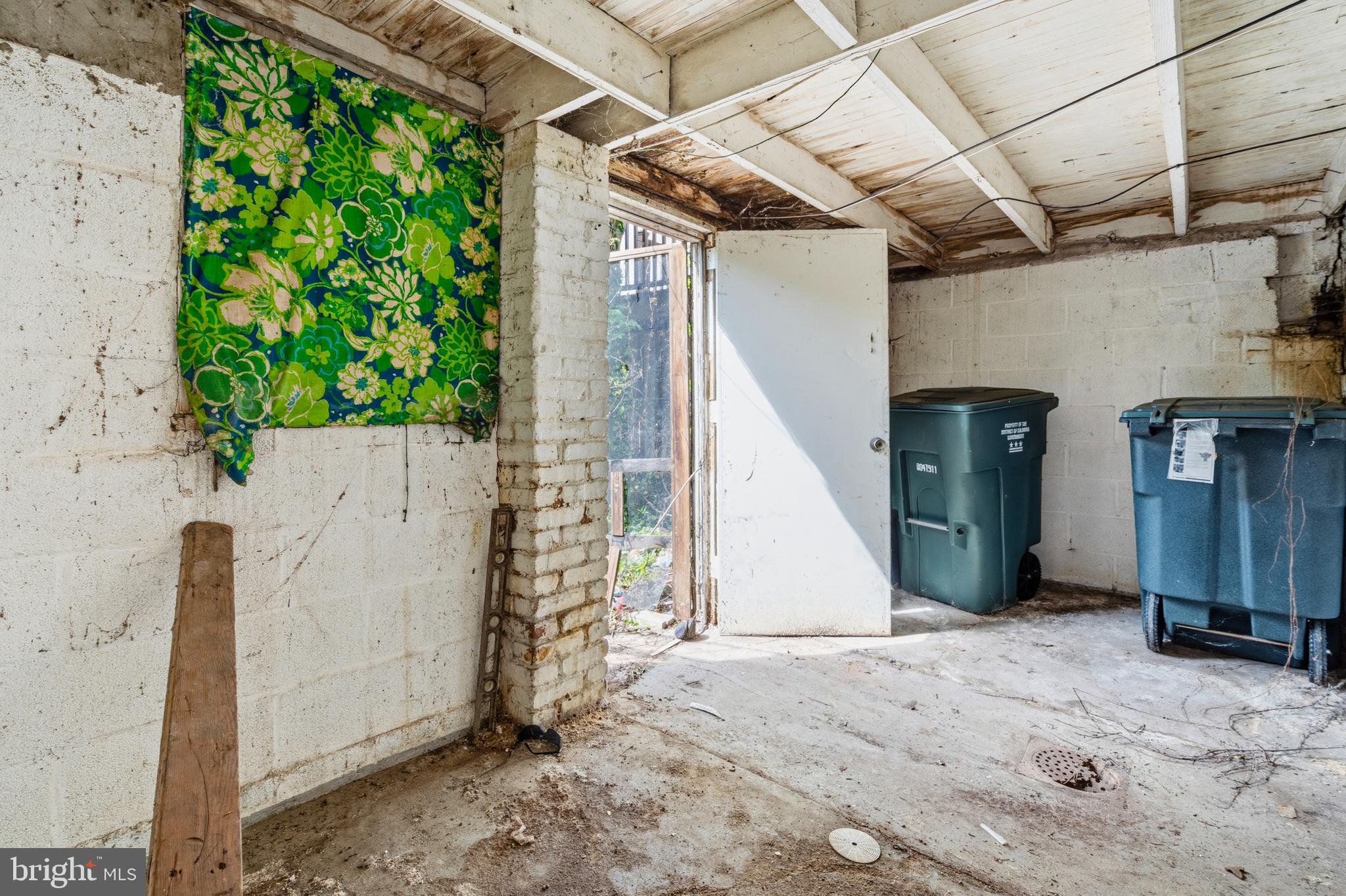 325 BRYANT STREET NE