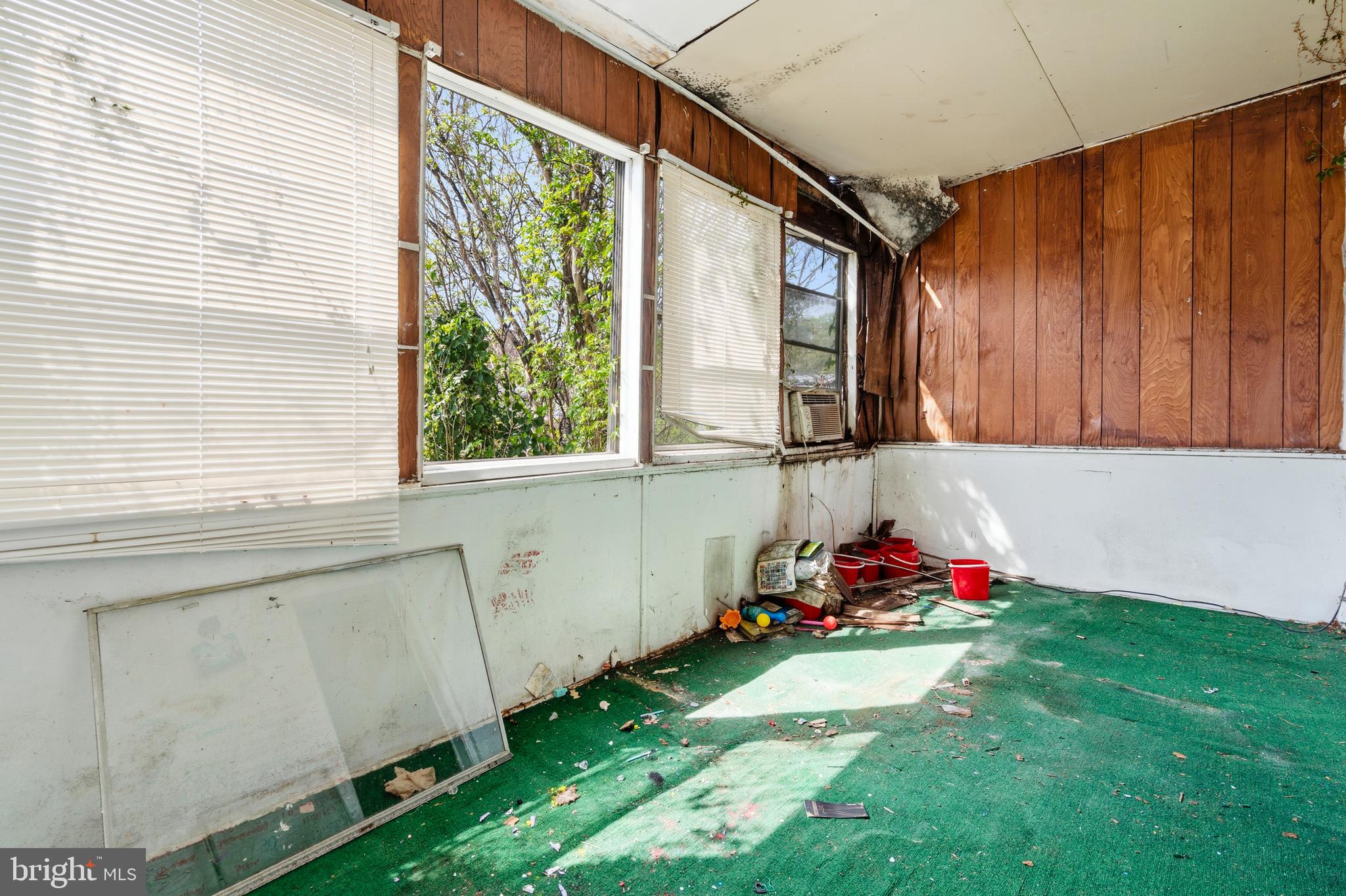 325 BRYANT STREET NE