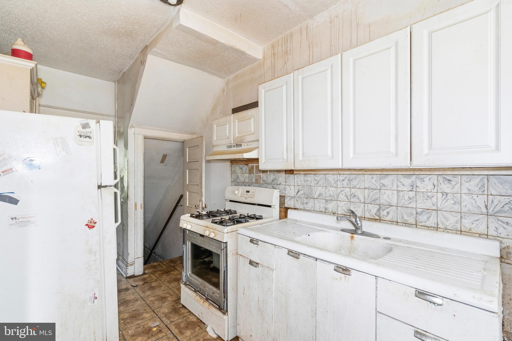 325 BRYANT STREET NE