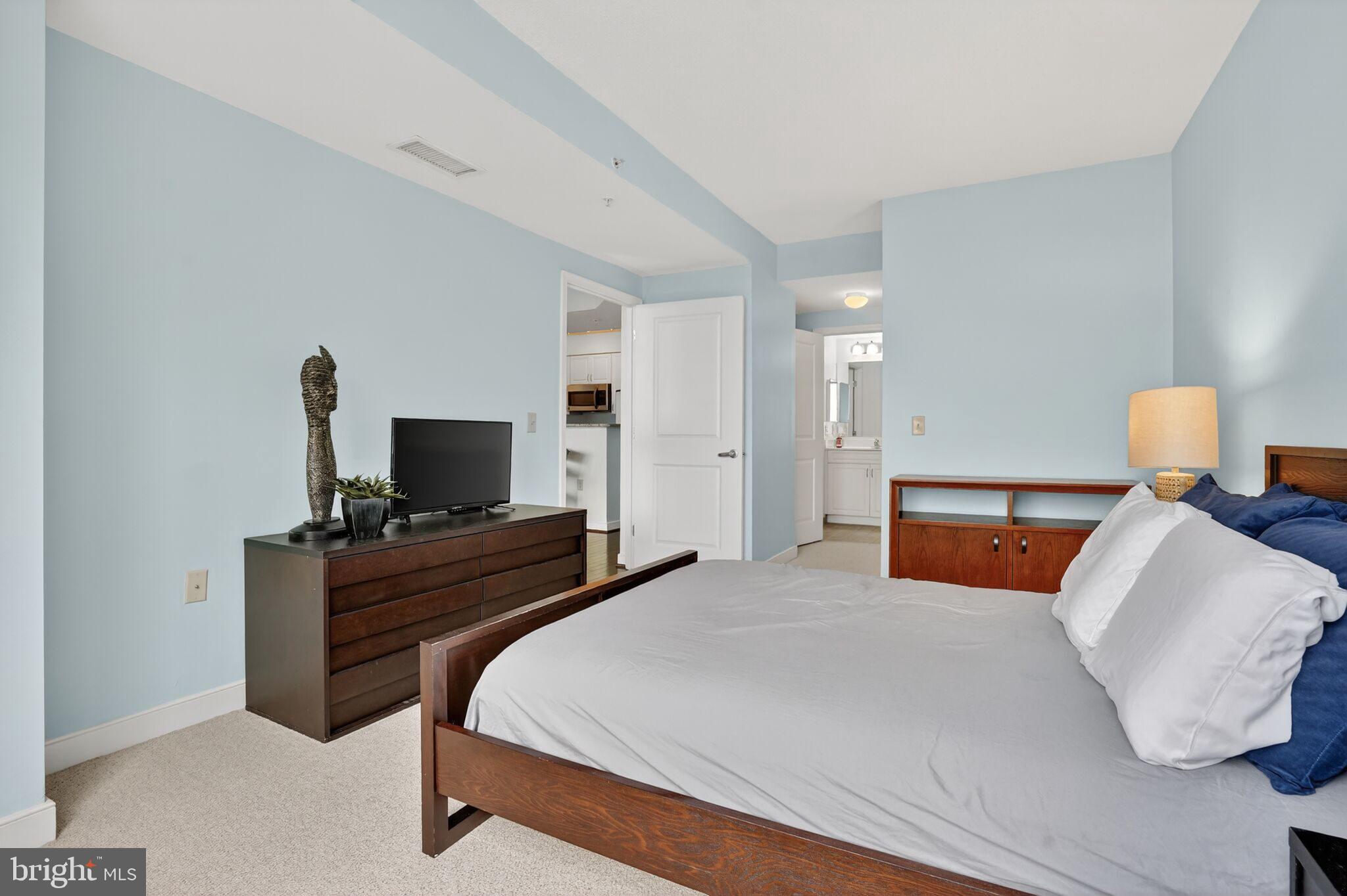 555 MASSACHUSETTS AVENUE NW 1318