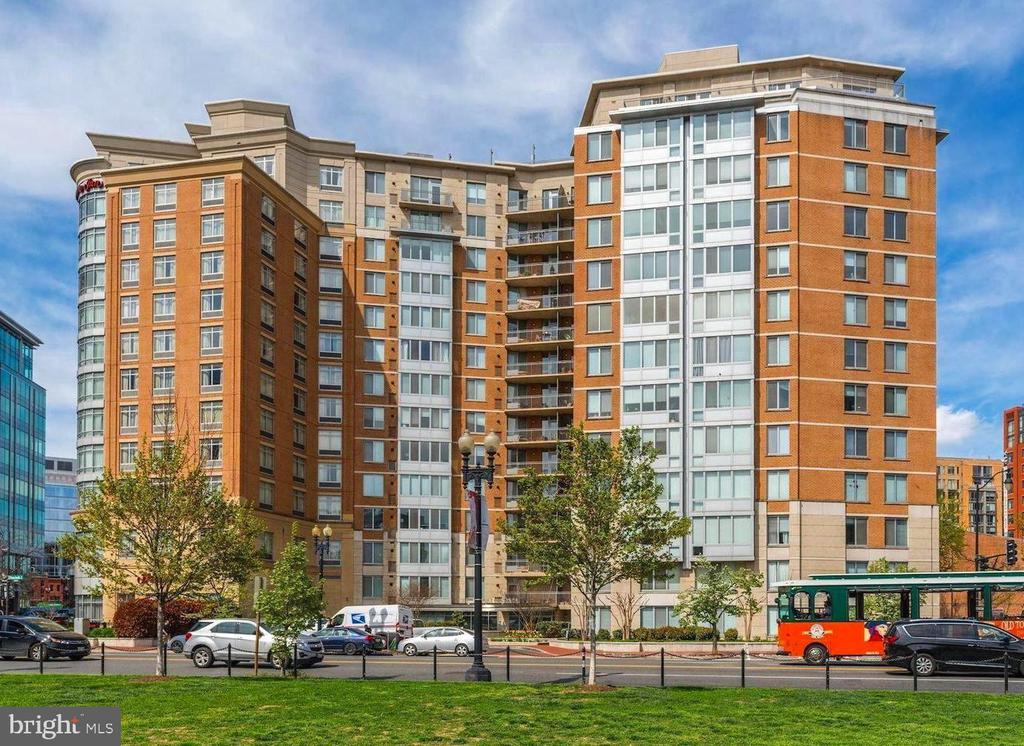 555 MASSACHUSETTS AVENUE NW 1318