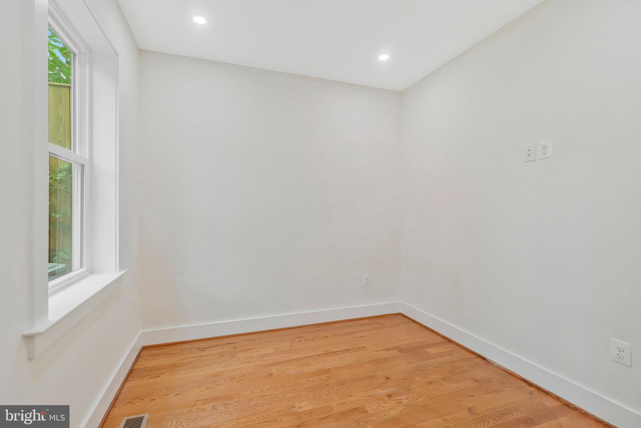 423 LAMONT STREET NW 1