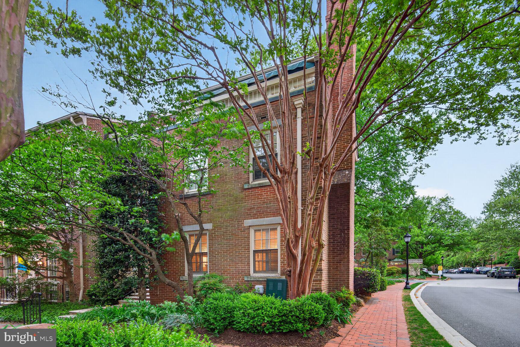 4383 WESTOVER PLACE NW