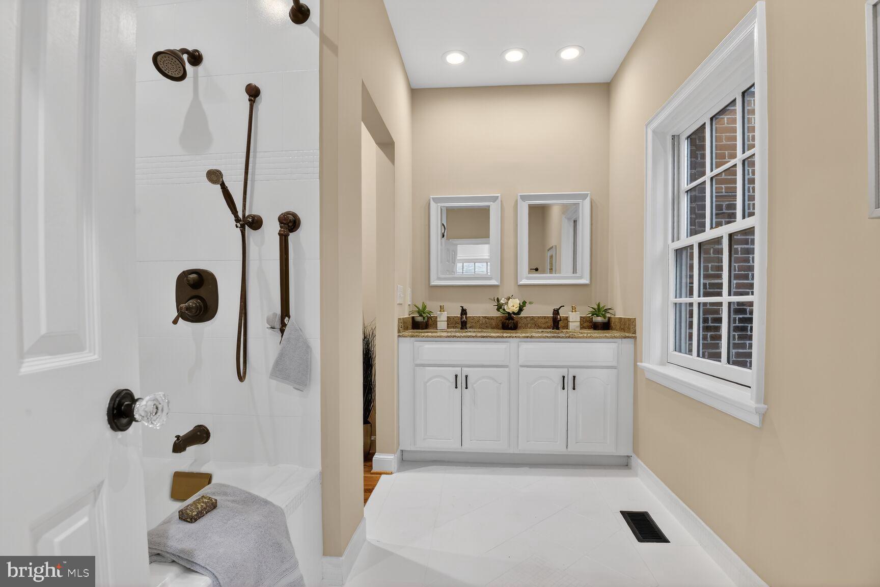 4383 WESTOVER PLACE NW