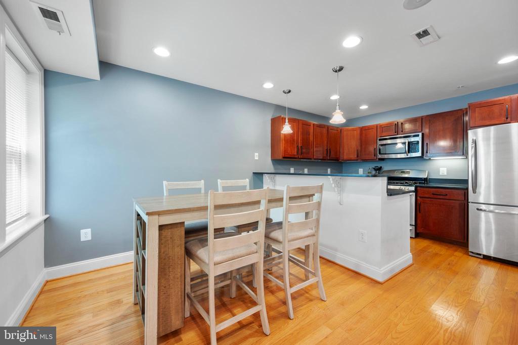 617 JEFFERSON STREET NW 102