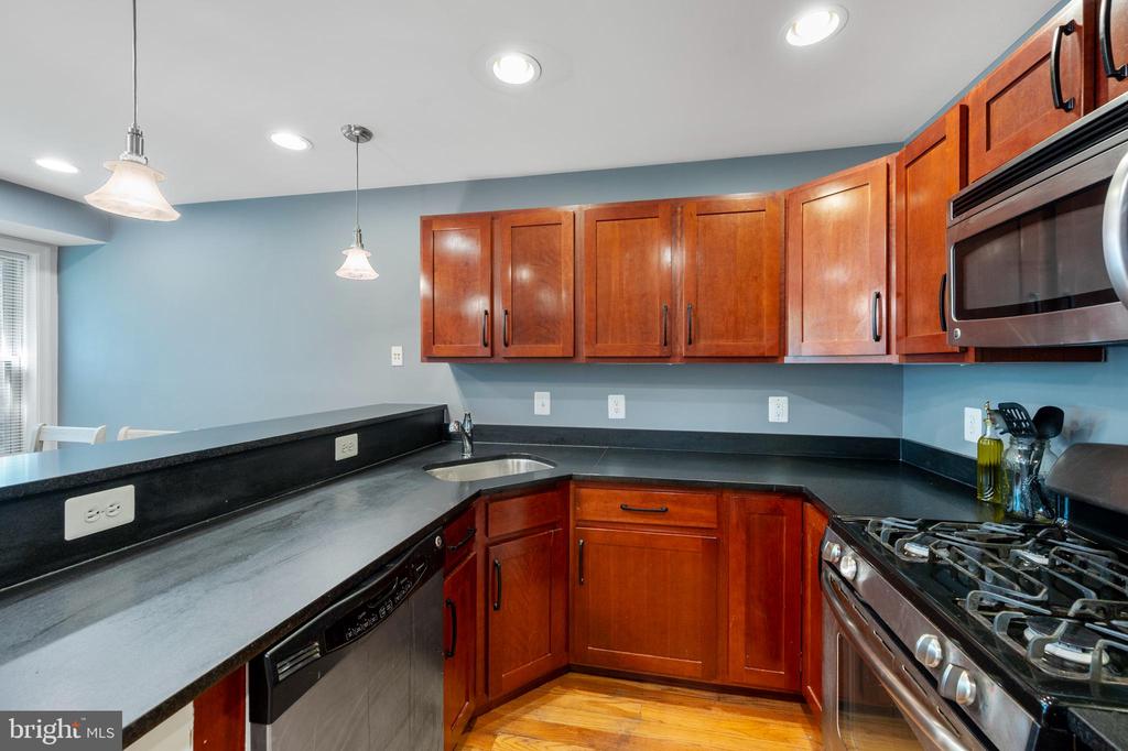 617 JEFFERSON STREET NW 102