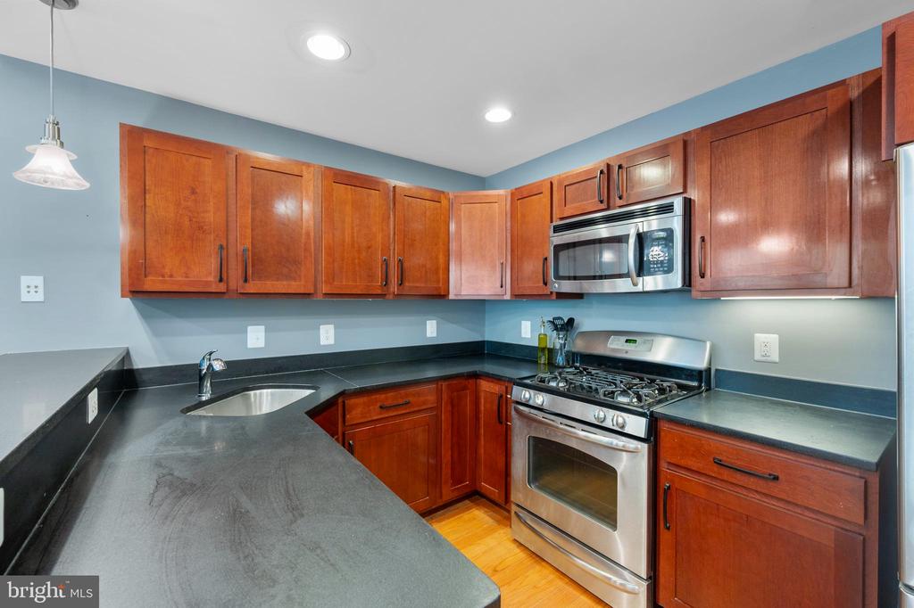 617 JEFFERSON STREET NW 102
