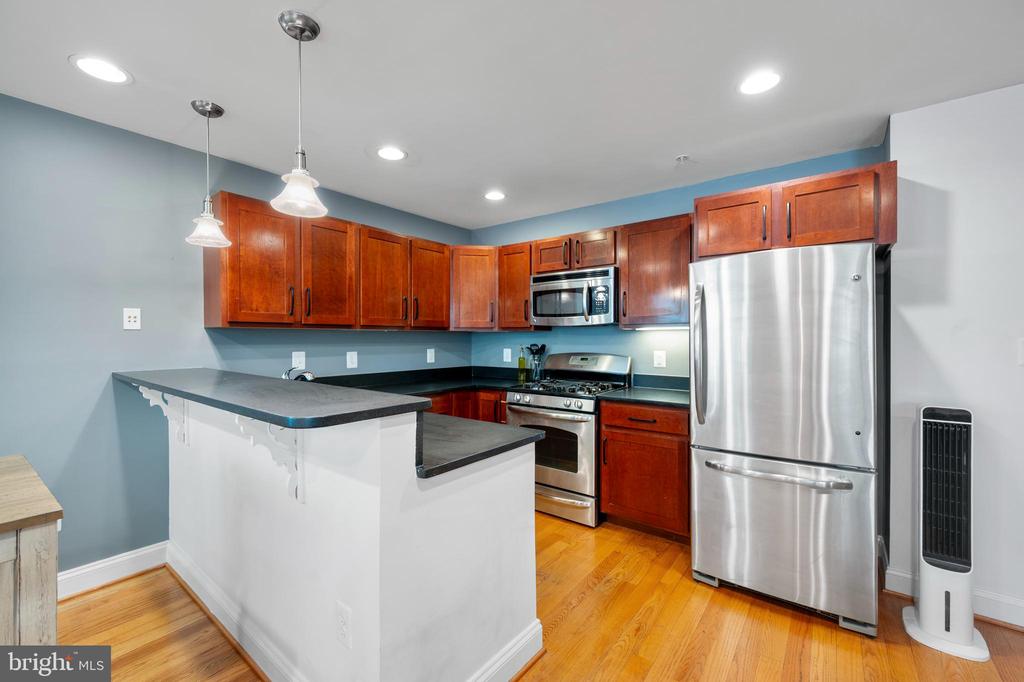 617 JEFFERSON STREET NW 102
