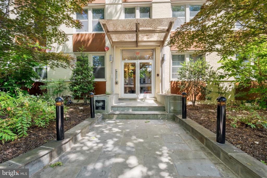 617 JEFFERSON STREET NW 102