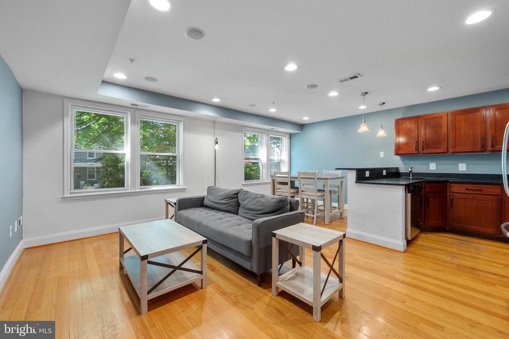 617 JEFFERSON STREET NW 102