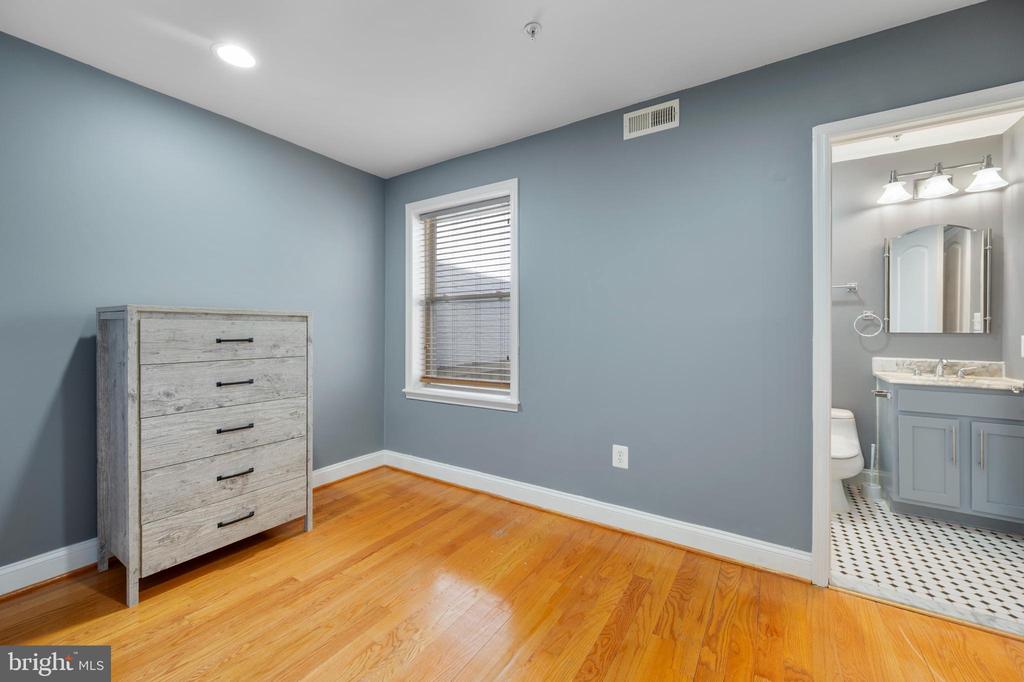 617 JEFFERSON STREET NW 102