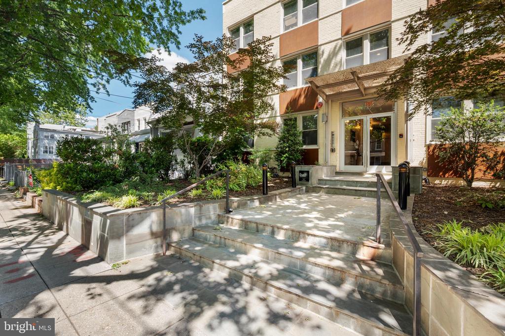 617 JEFFERSON STREET NW 102