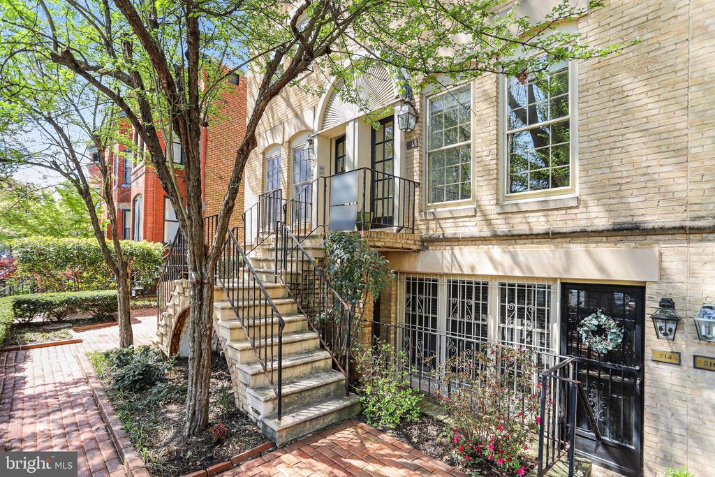 212 3RD STREET NE A