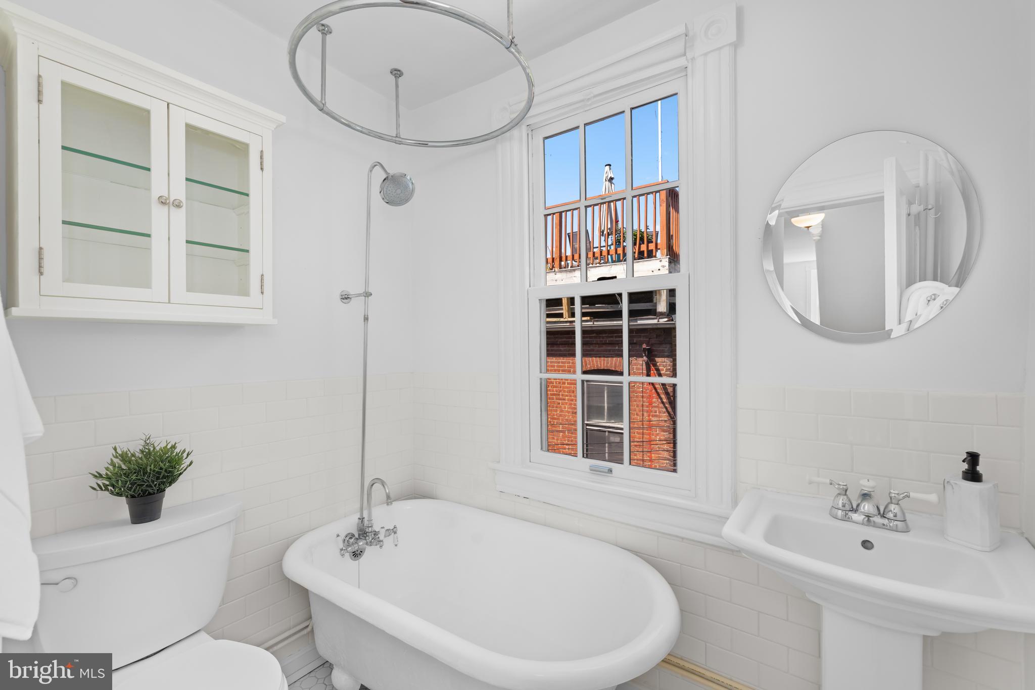 123 4TH STREET SE
