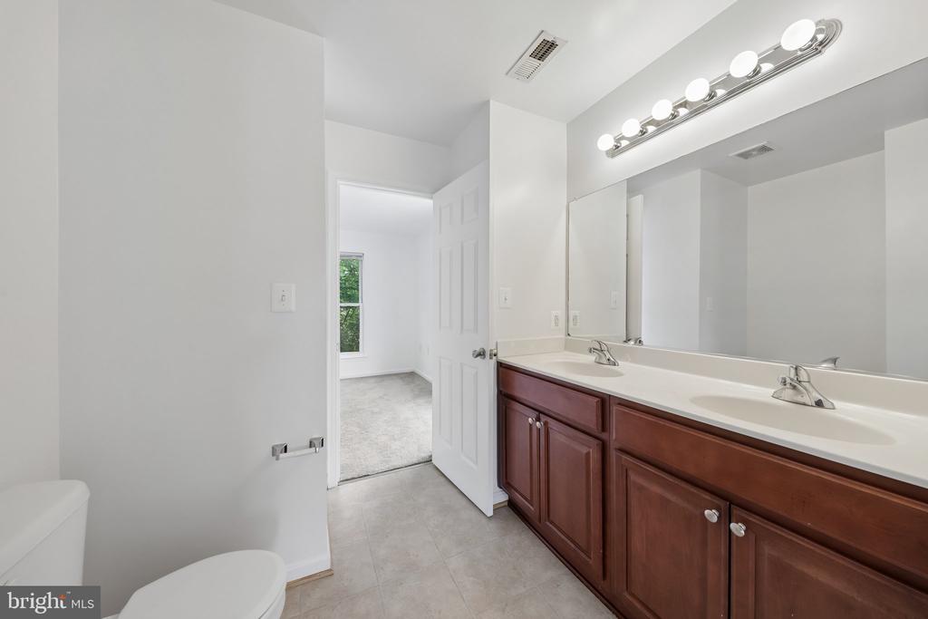 3244 15TH PLACE SE