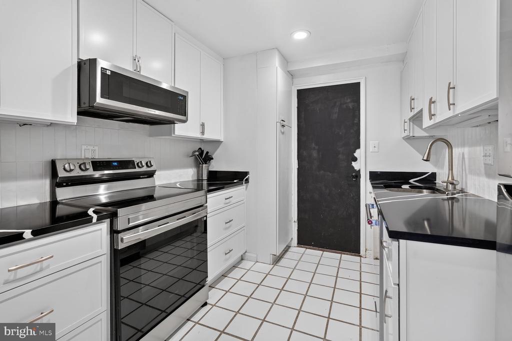 4301 MASSACHUSETTS AVENUE NW 3014