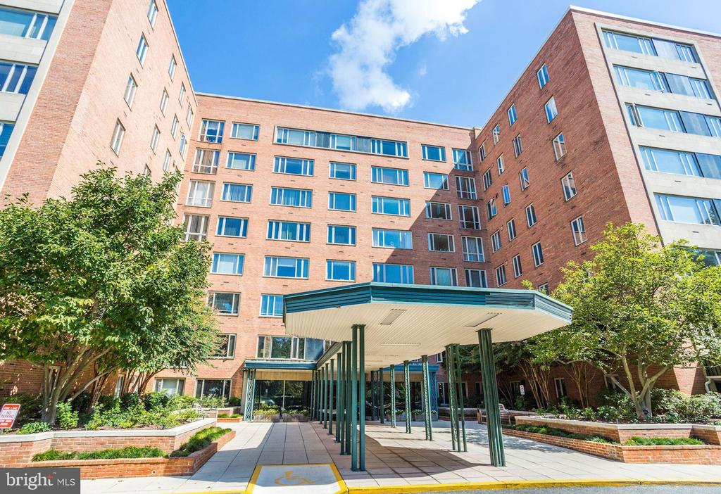 4301 MASSACHUSETTS AVENUE NW 3014