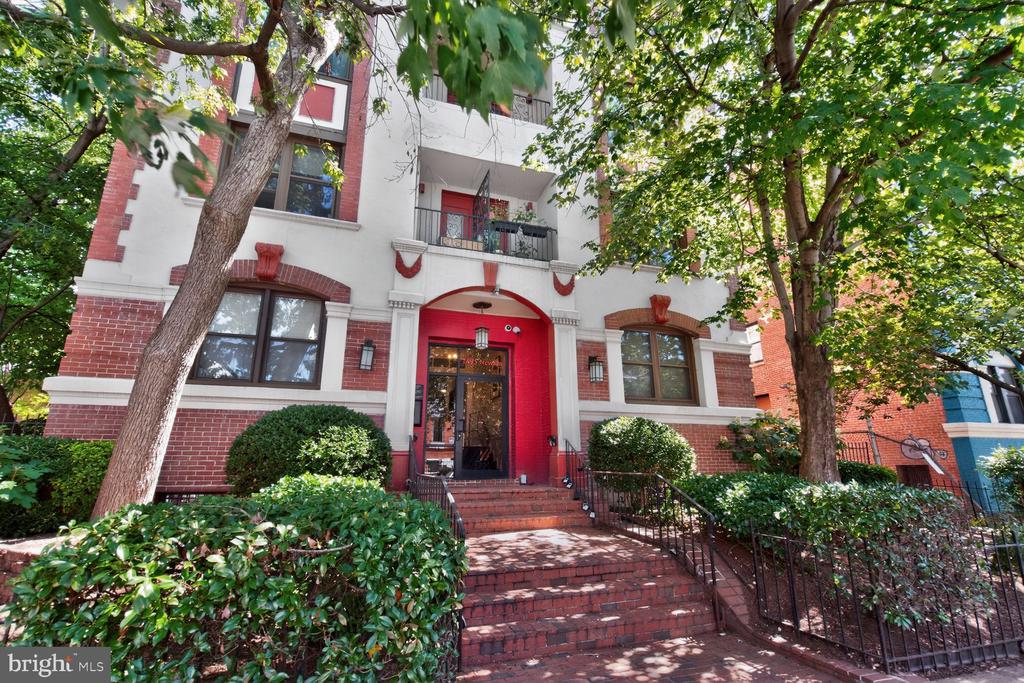 1495 NW NEWTON STREET NW B102