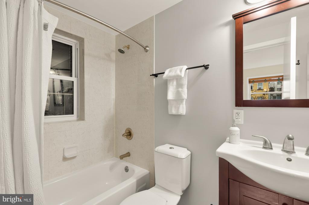 3534 10TH STREET NW Unit: 200