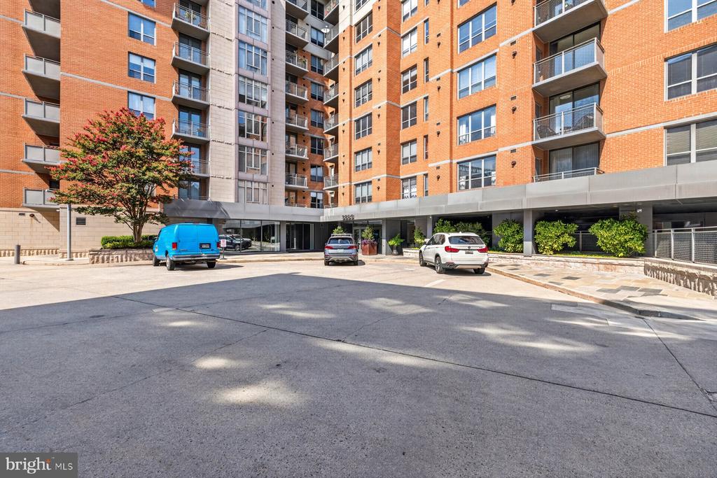 3883 CONNECTICUT AVENUE NW Unit: 206