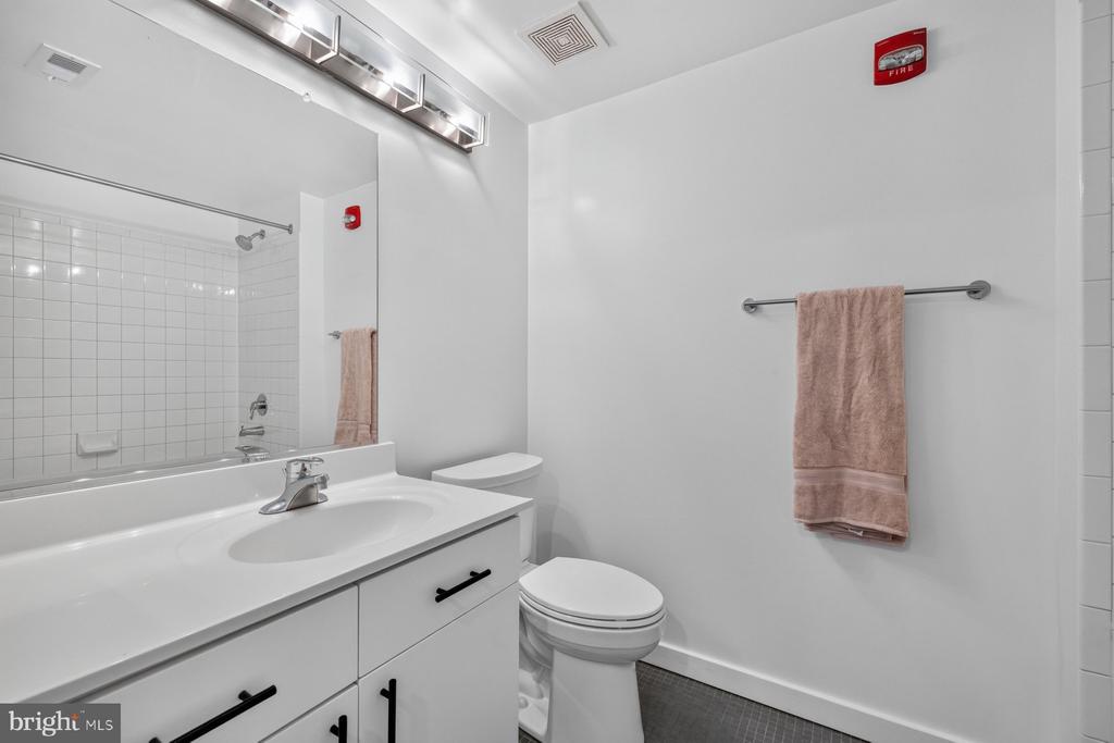 3883 CONNECTICUT AVENUE NW Unit: 206
