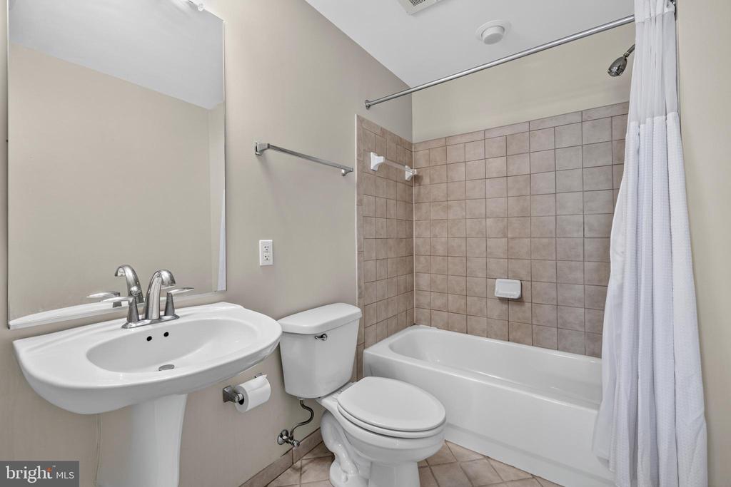 1390 KENYON STREET NW Unit: 517