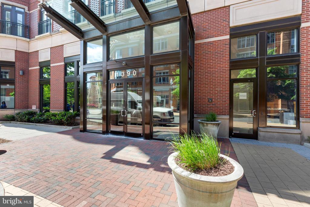1390 KENYON STREET NW Unit: 517
