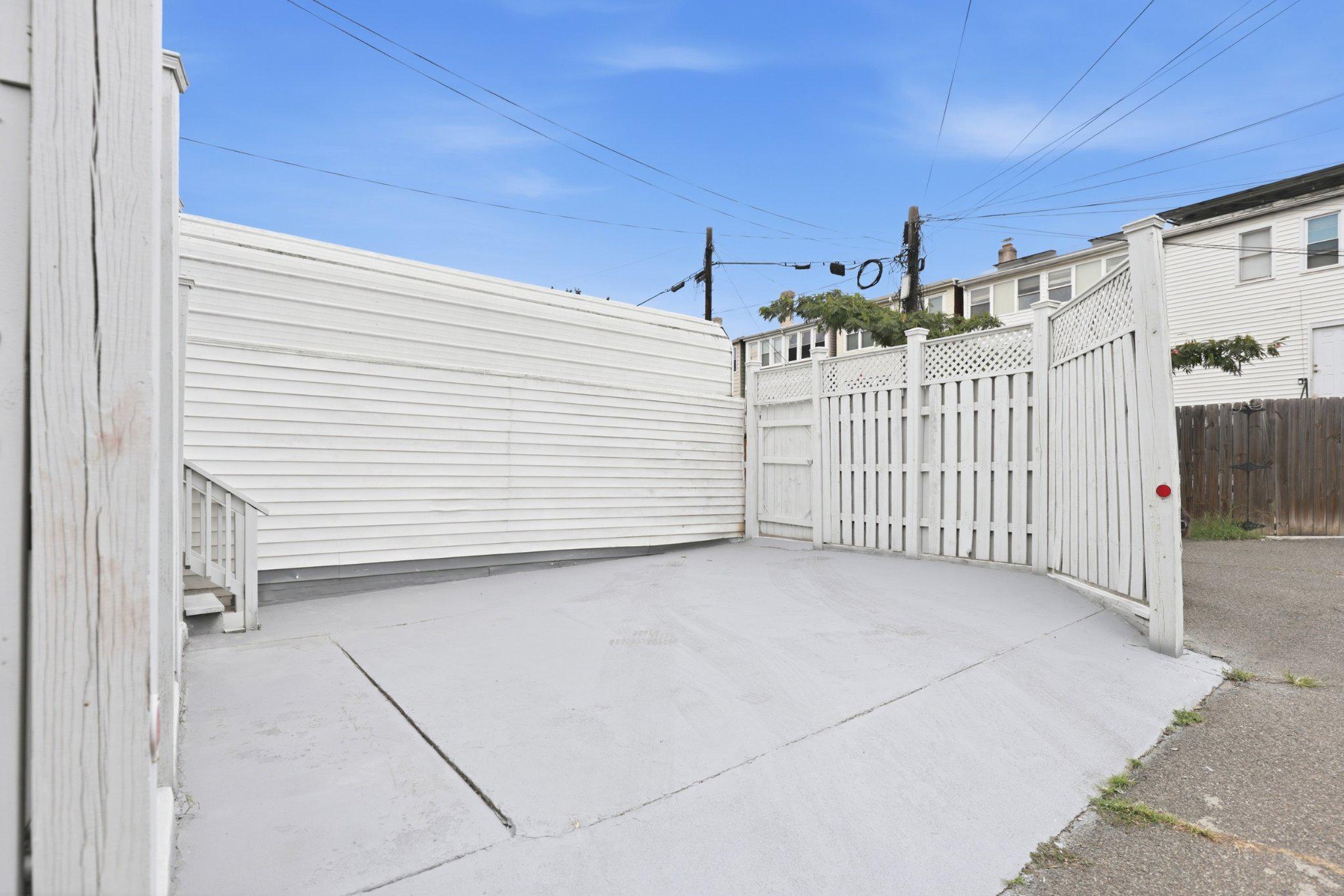 809 DELAFIELD NW