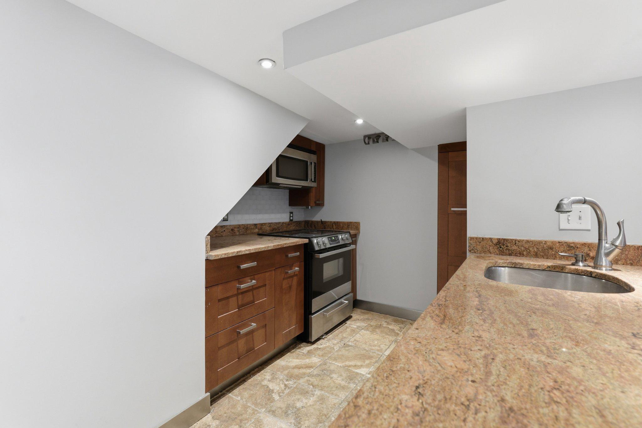 809 DELAFIELD NW