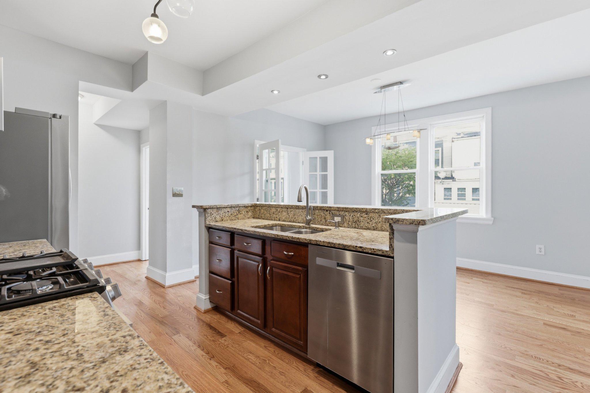 809 DELAFIELD NW