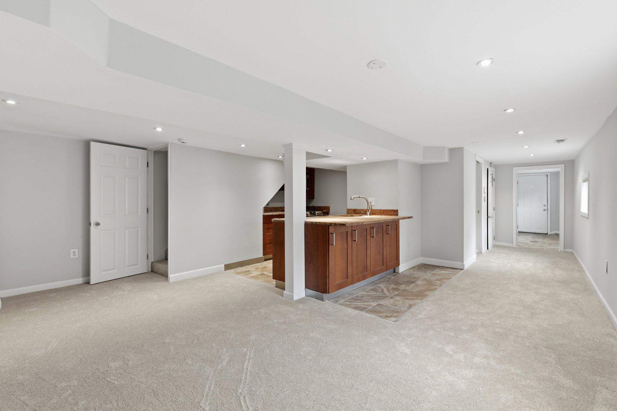 809 DELAFIELD NW