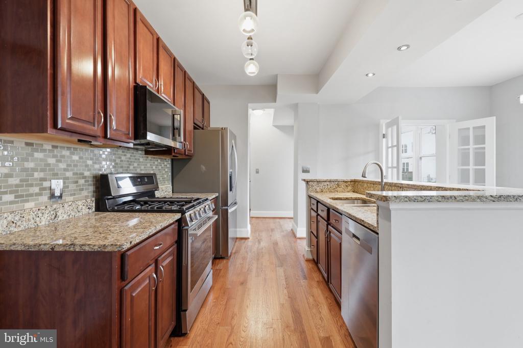 809 DELAFIELD NW