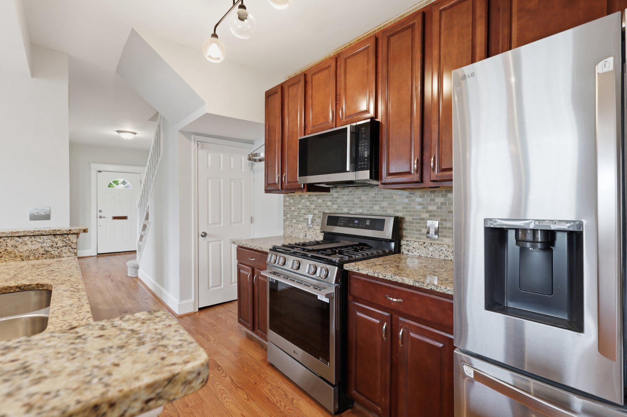 809 DELAFIELD NW