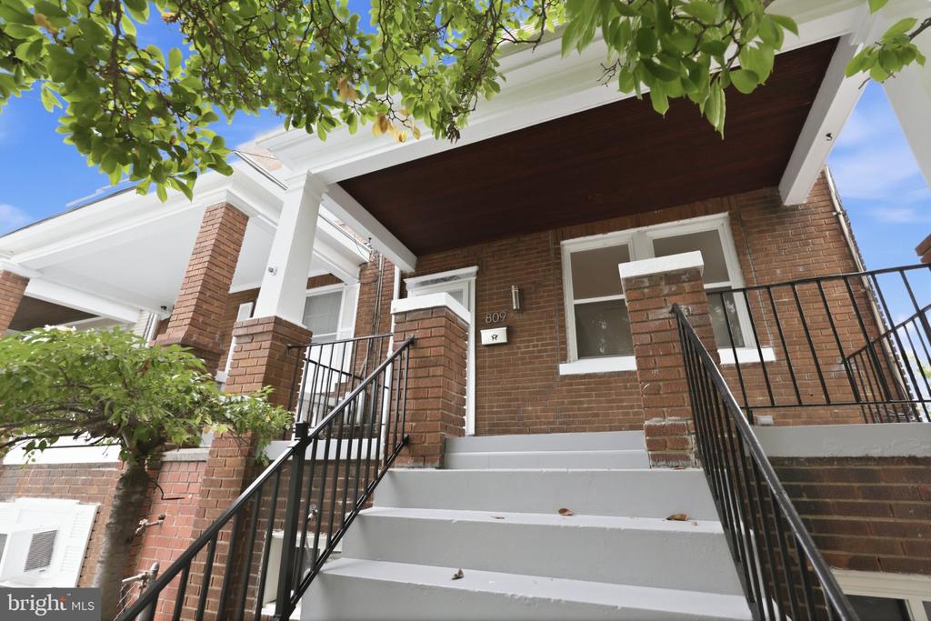 809 DELAFIELD NW