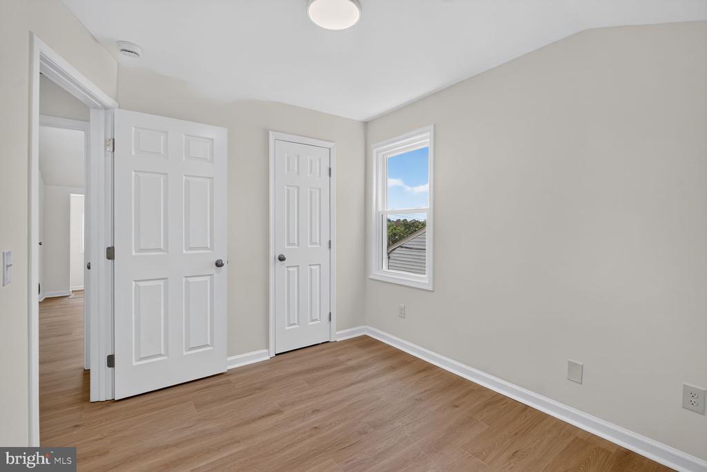 844 50TH PLACE NE
