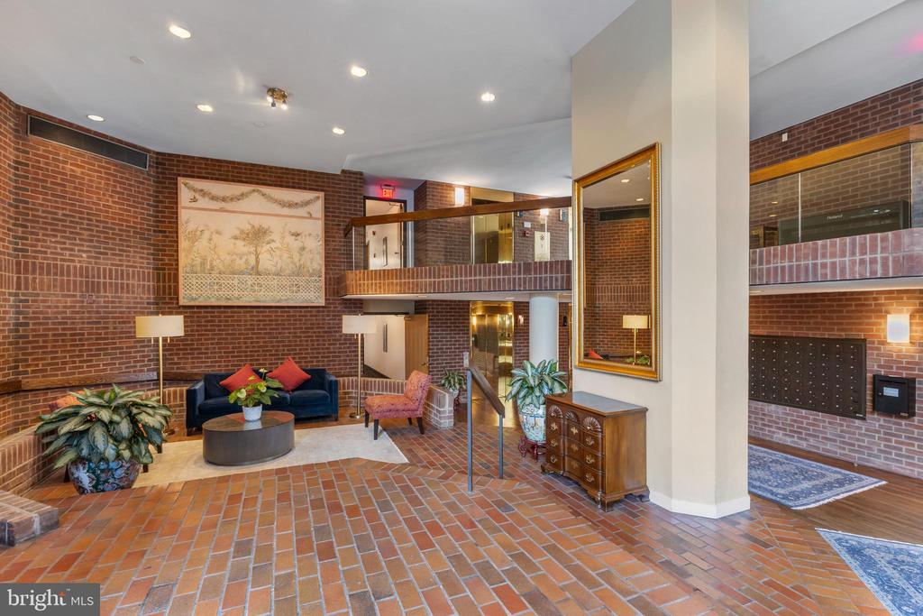 1099 22ND STREET NW Unit: 104