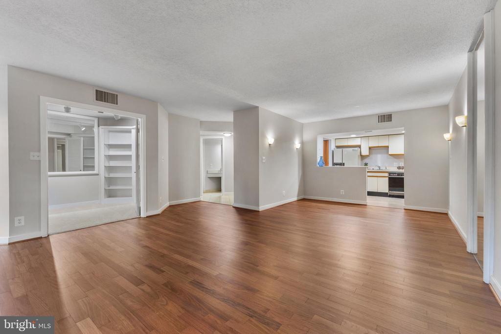 1099 22ND STREET NW Unit: 104