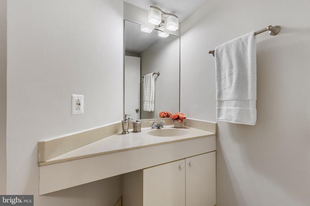 1099 22ND STREET NW Unit: 104